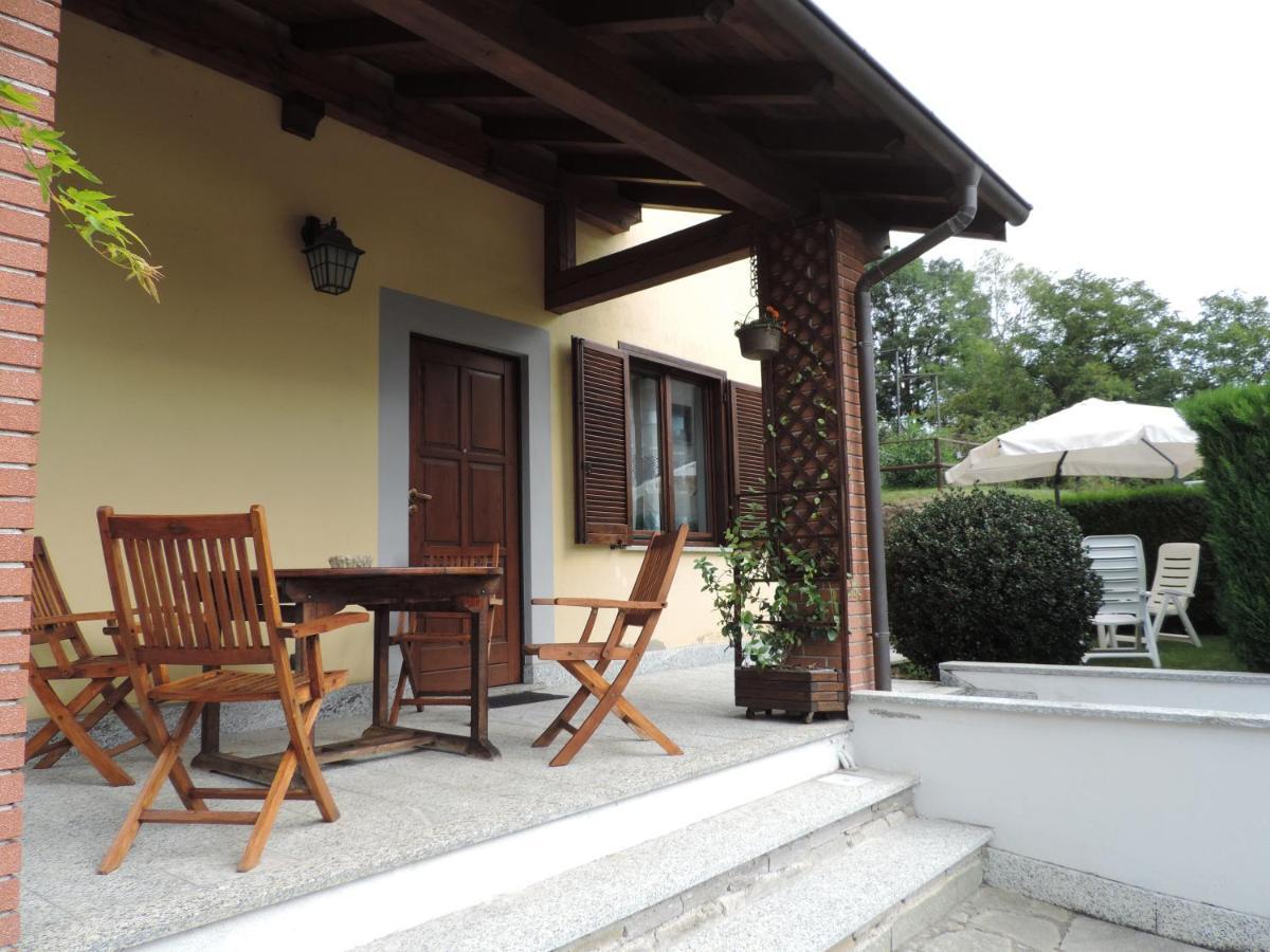 Casa Vacanza Il Glicine Casale Corte Cerro Kültér fotó