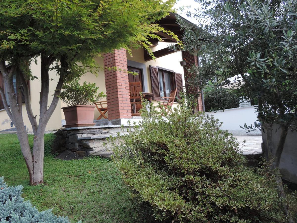 Casa Vacanza Il Glicine Casale Corte Cerro Kültér fotó