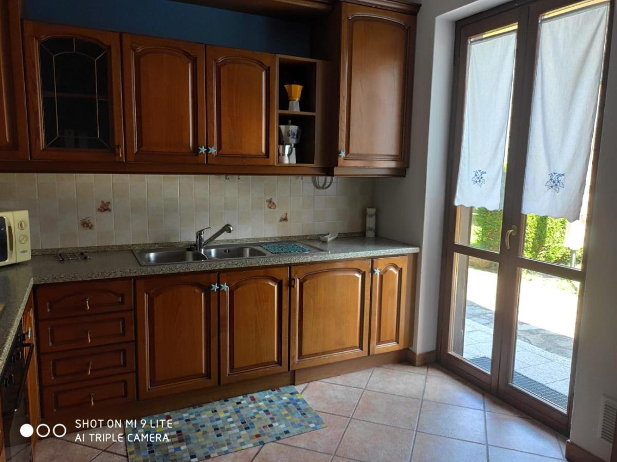 Casa Vacanza Il Glicine Casale Corte Cerro Kültér fotó