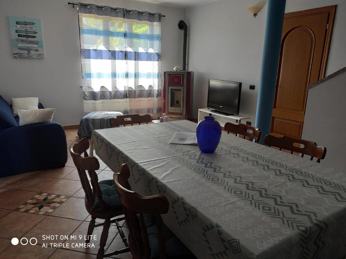 Casa Vacanza Il Glicine Casale Corte Cerro Kültér fotó