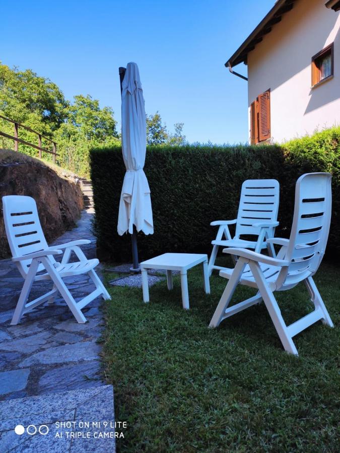 Casa Vacanza Il Glicine Casale Corte Cerro Kültér fotó