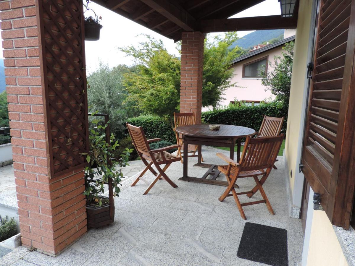 Casa Vacanza Il Glicine Casale Corte Cerro Kültér fotó