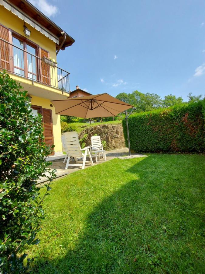 Casa Vacanza Il Glicine Casale Corte Cerro Kültér fotó