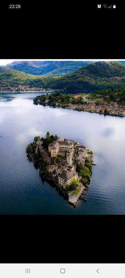 Casa Vacanza Il Glicine Casale Corte Cerro Kültér fotó