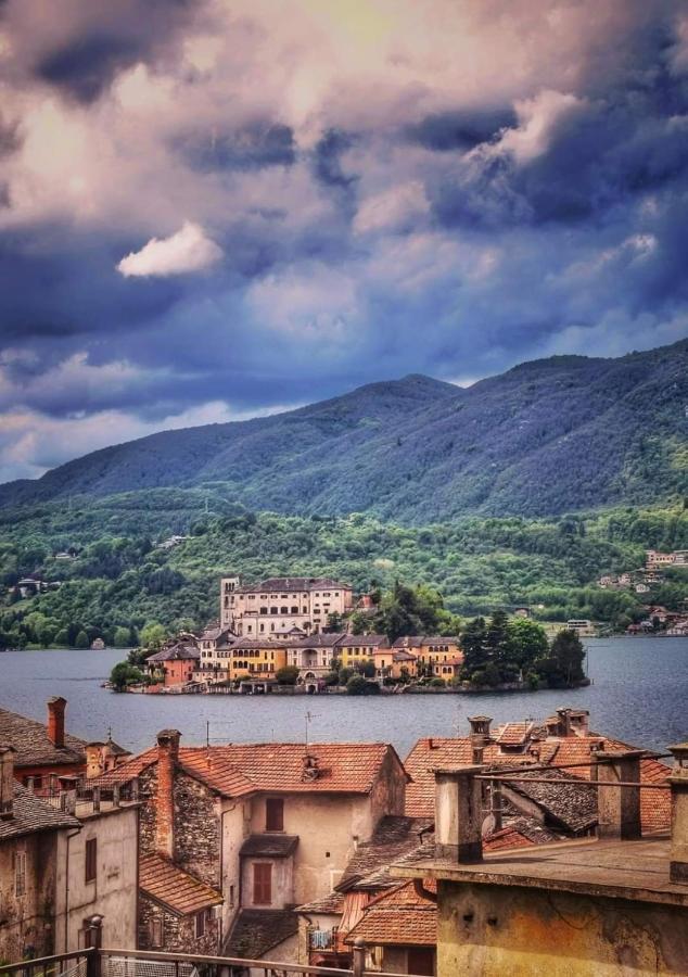 Casa Vacanza Il Glicine Casale Corte Cerro Kültér fotó