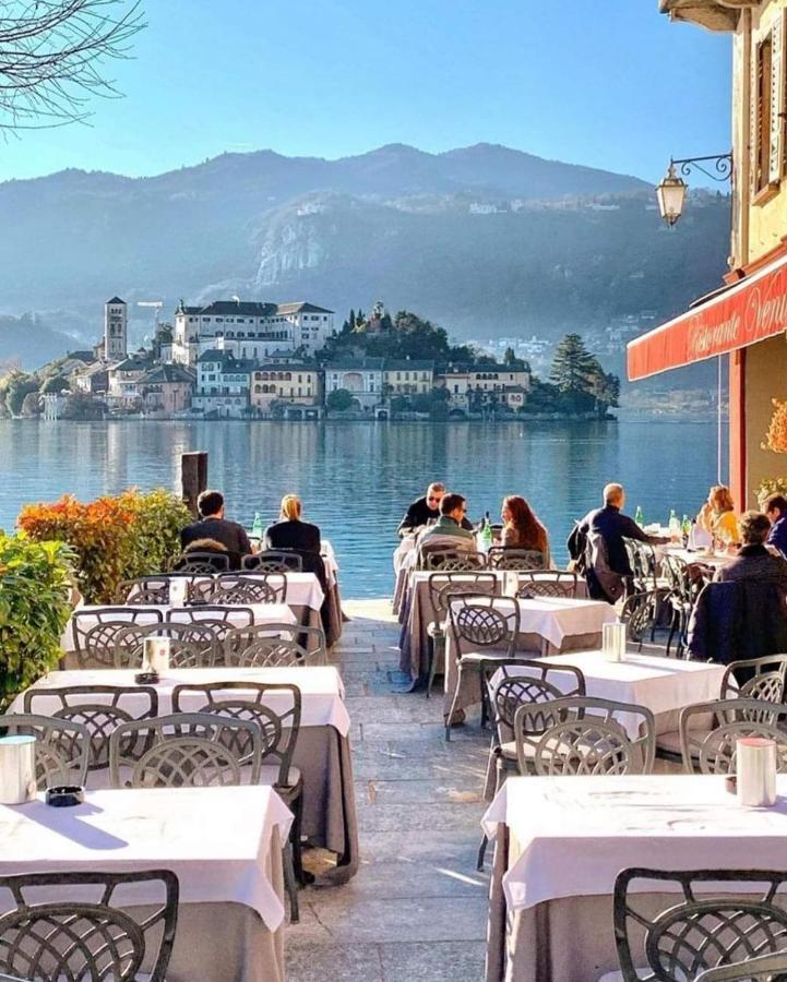 Casa Vacanza Il Glicine Casale Corte Cerro Kültér fotó