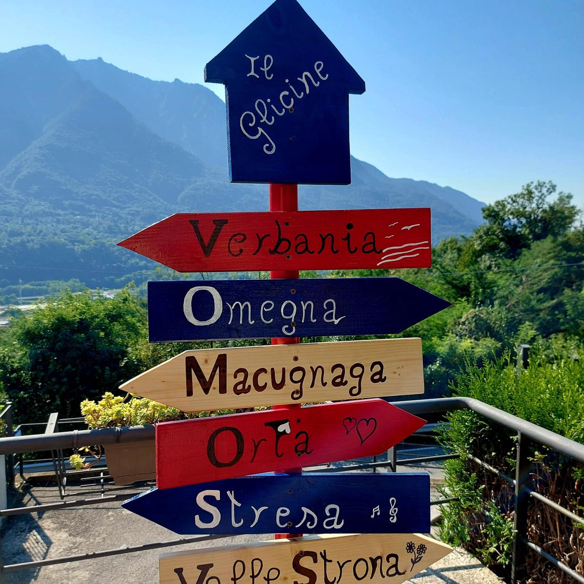 Casa Vacanza Il Glicine Casale Corte Cerro Kültér fotó