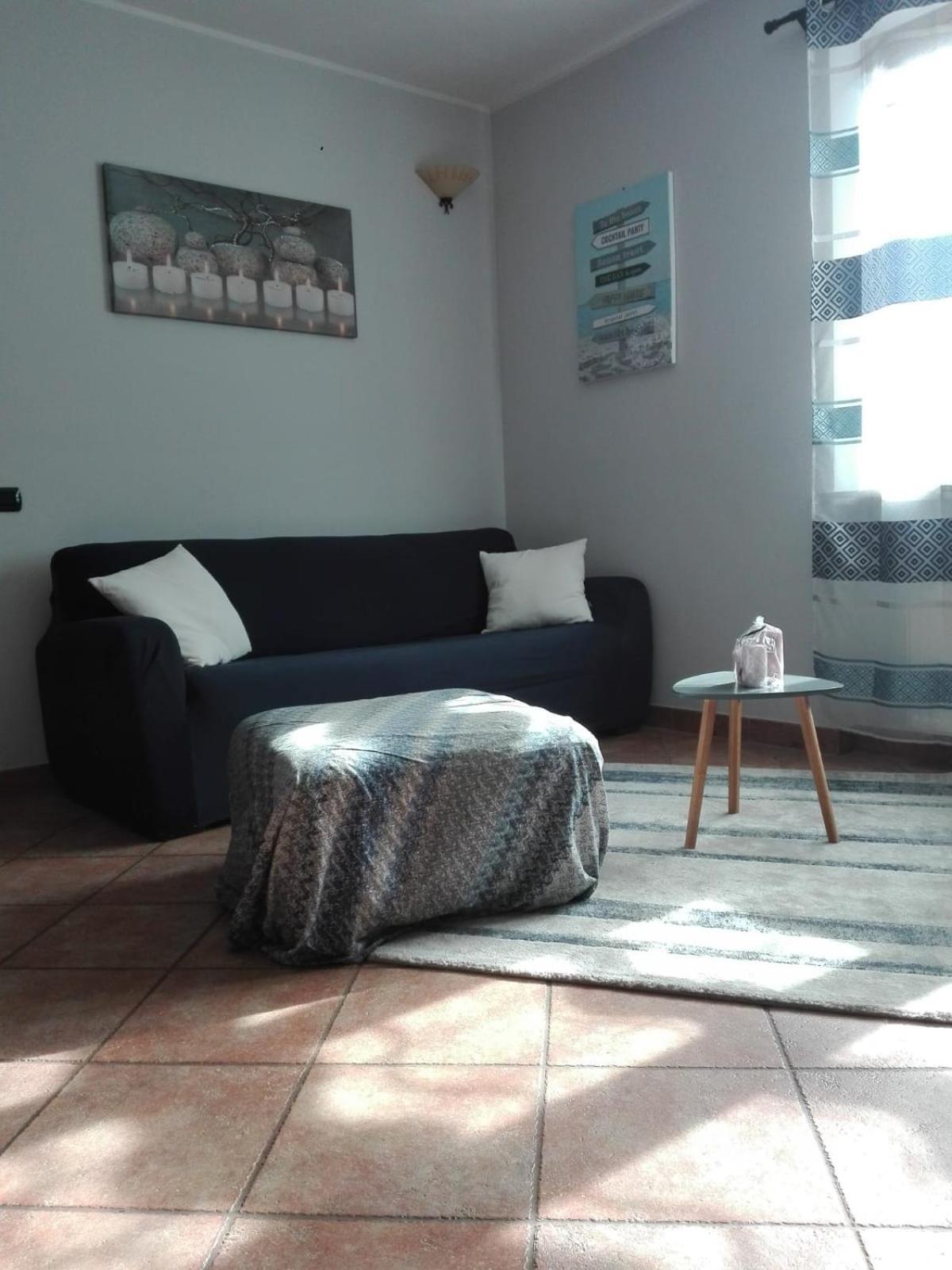 Casa Vacanza Il Glicine Casale Corte Cerro Kültér fotó