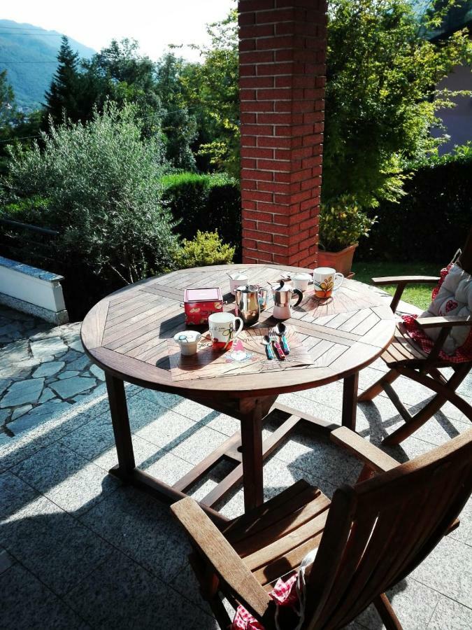 Casa Vacanza Il Glicine Casale Corte Cerro Kültér fotó
