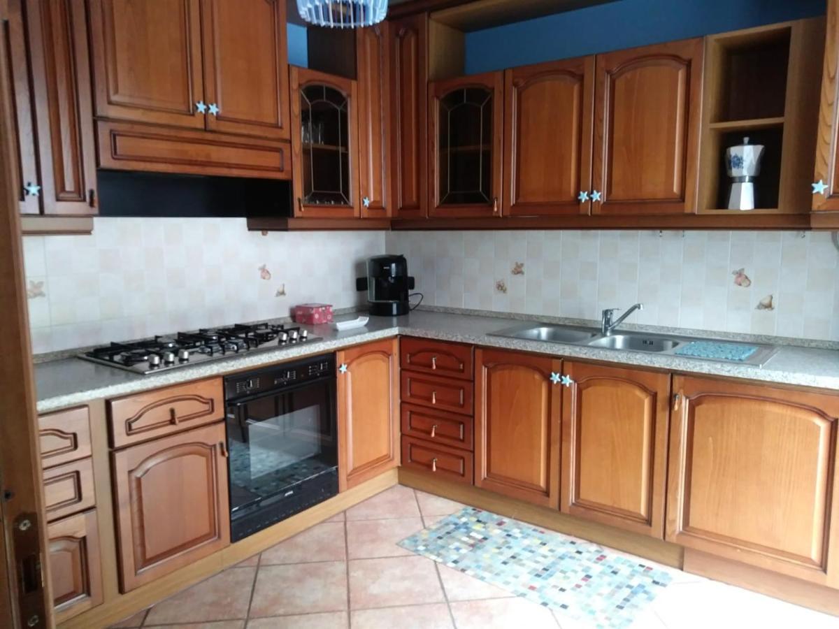 Casa Vacanza Il Glicine Casale Corte Cerro Kültér fotó