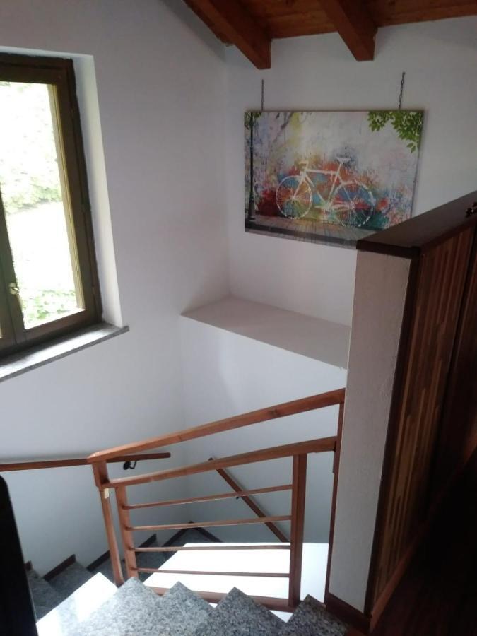 Casa Vacanza Il Glicine Casale Corte Cerro Kültér fotó