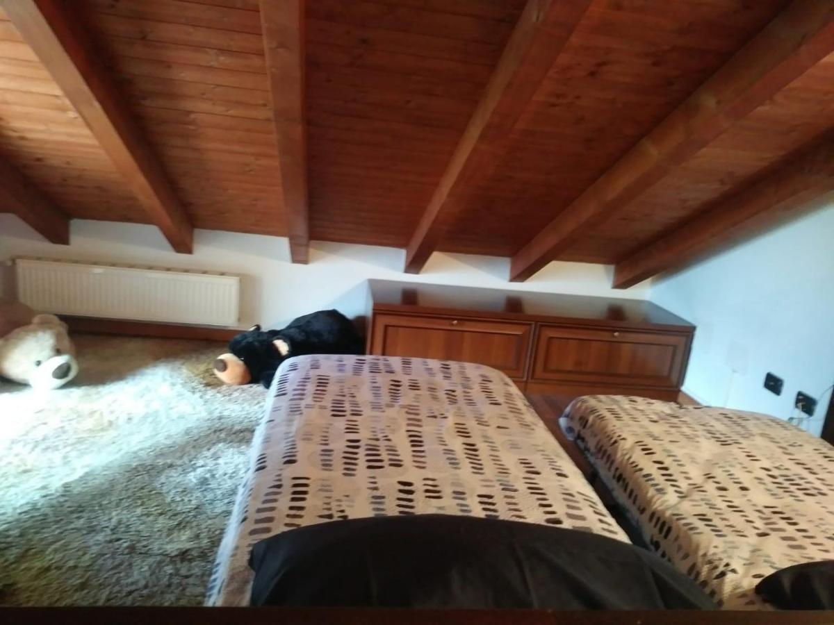 Casa Vacanza Il Glicine Casale Corte Cerro Kültér fotó