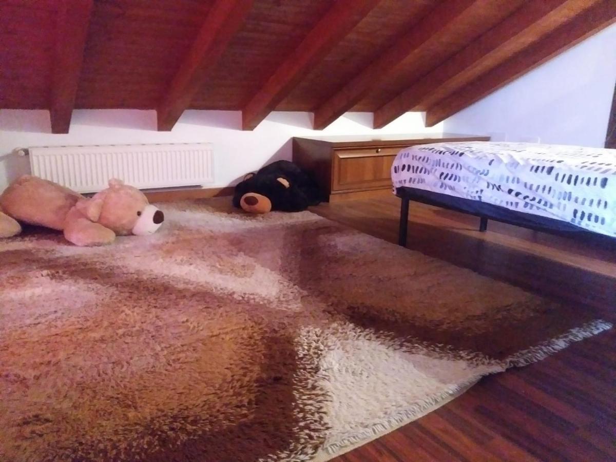 Casa Vacanza Il Glicine Casale Corte Cerro Kültér fotó