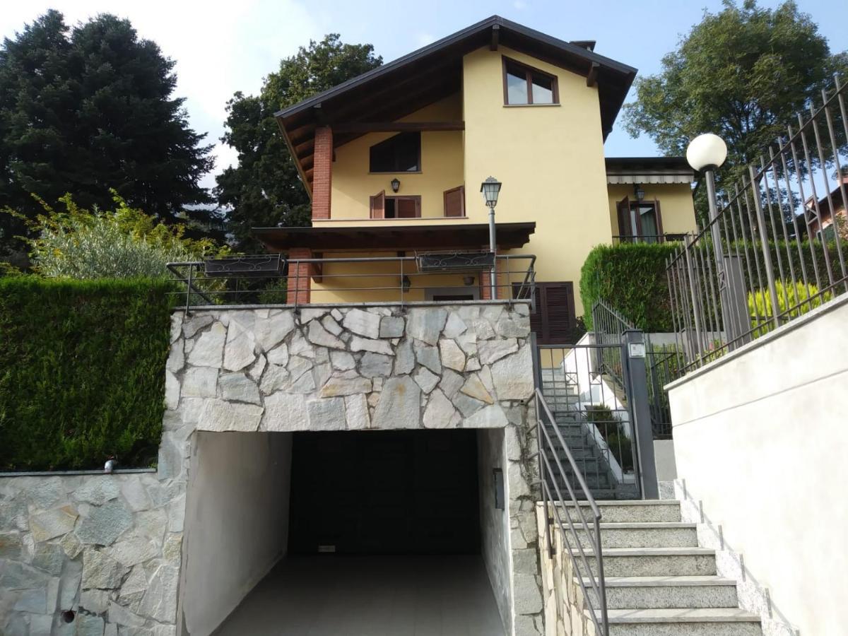 Casa Vacanza Il Glicine Casale Corte Cerro Kültér fotó
